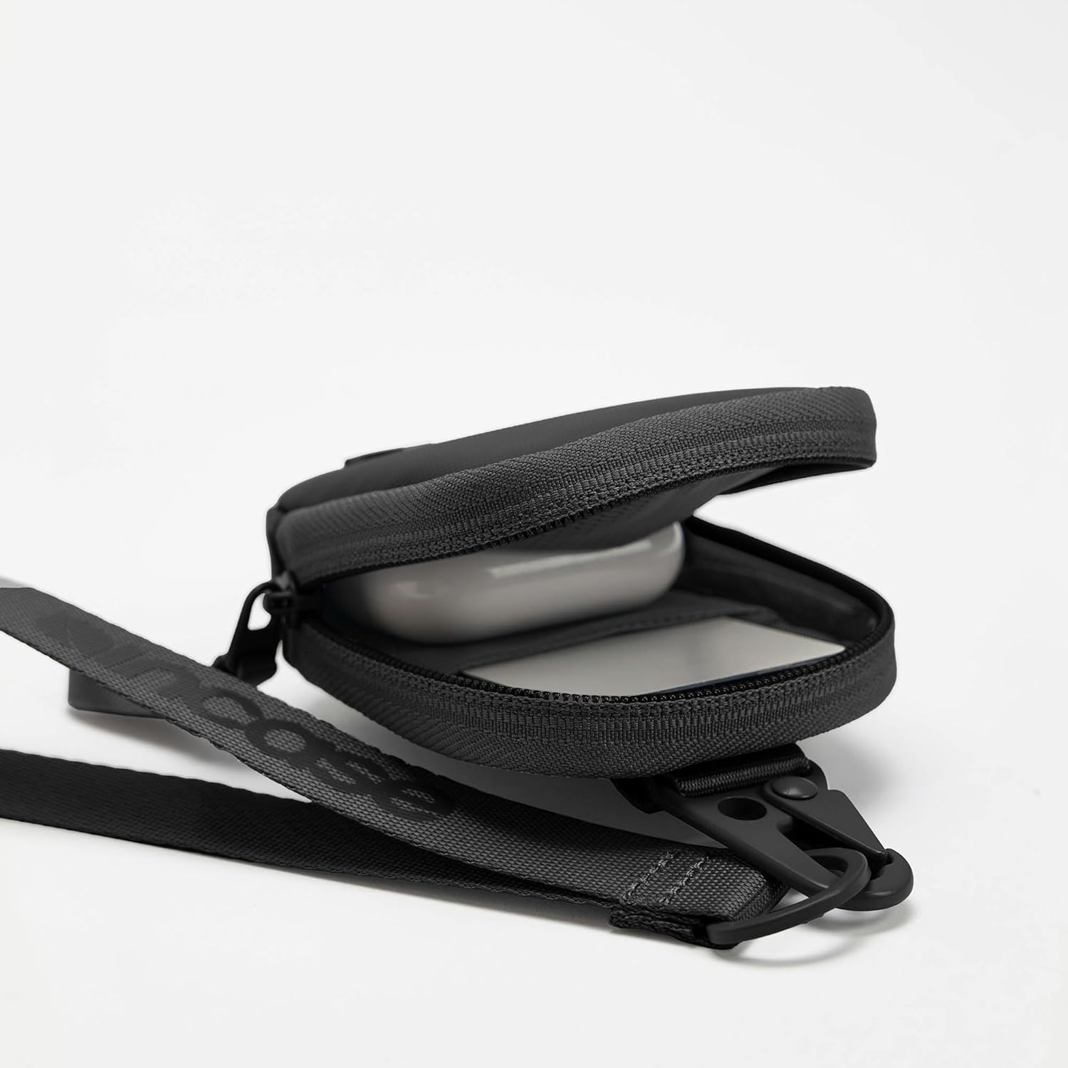 Incase Unisex A.R.C. Compact Pouch, Recycled Polyester