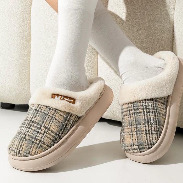 Women's tartan faux fur slippers, photo 2