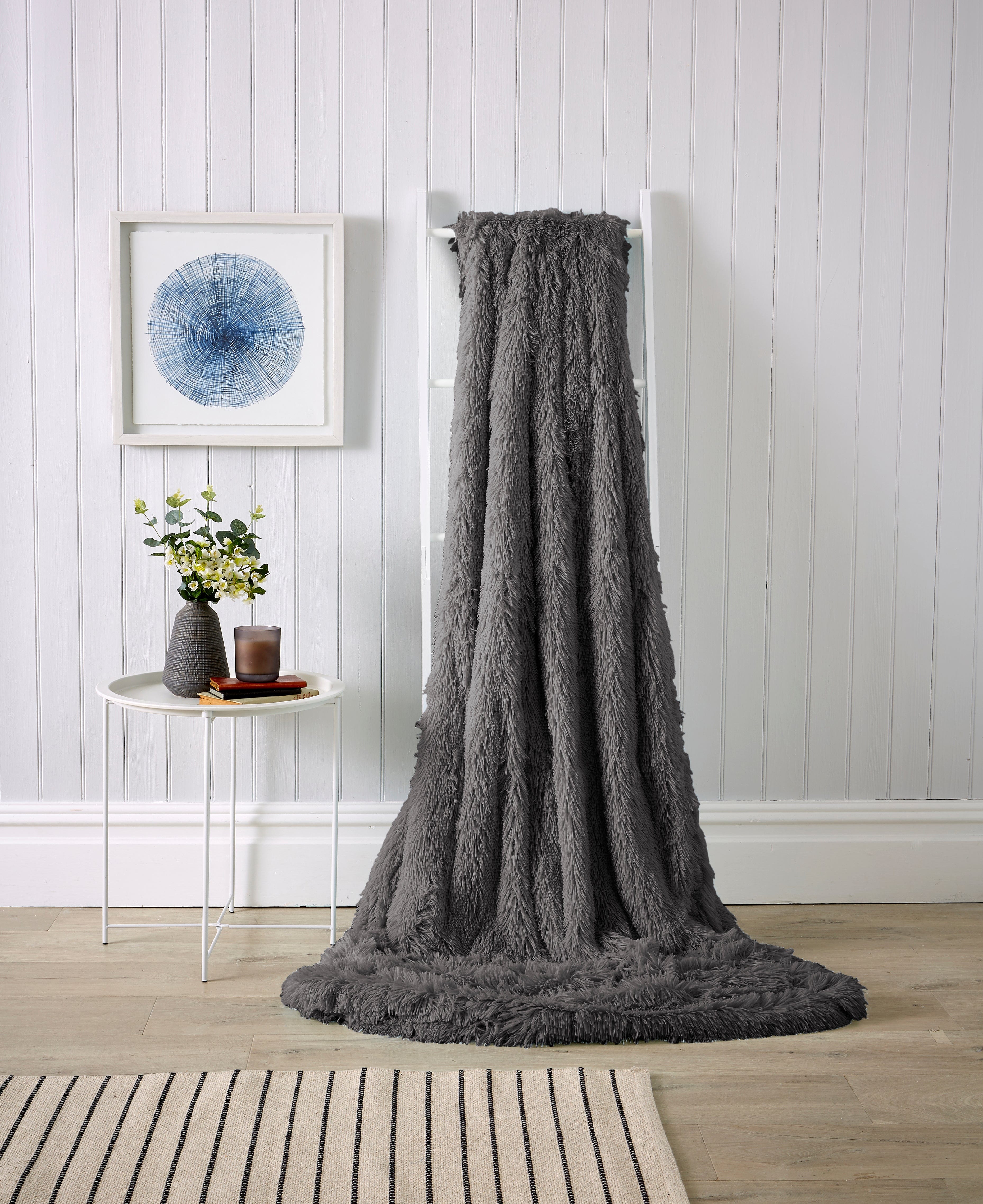 Olivia Rocco Snuggle and Cuddle Chunky Faux Fur Fleece Throw