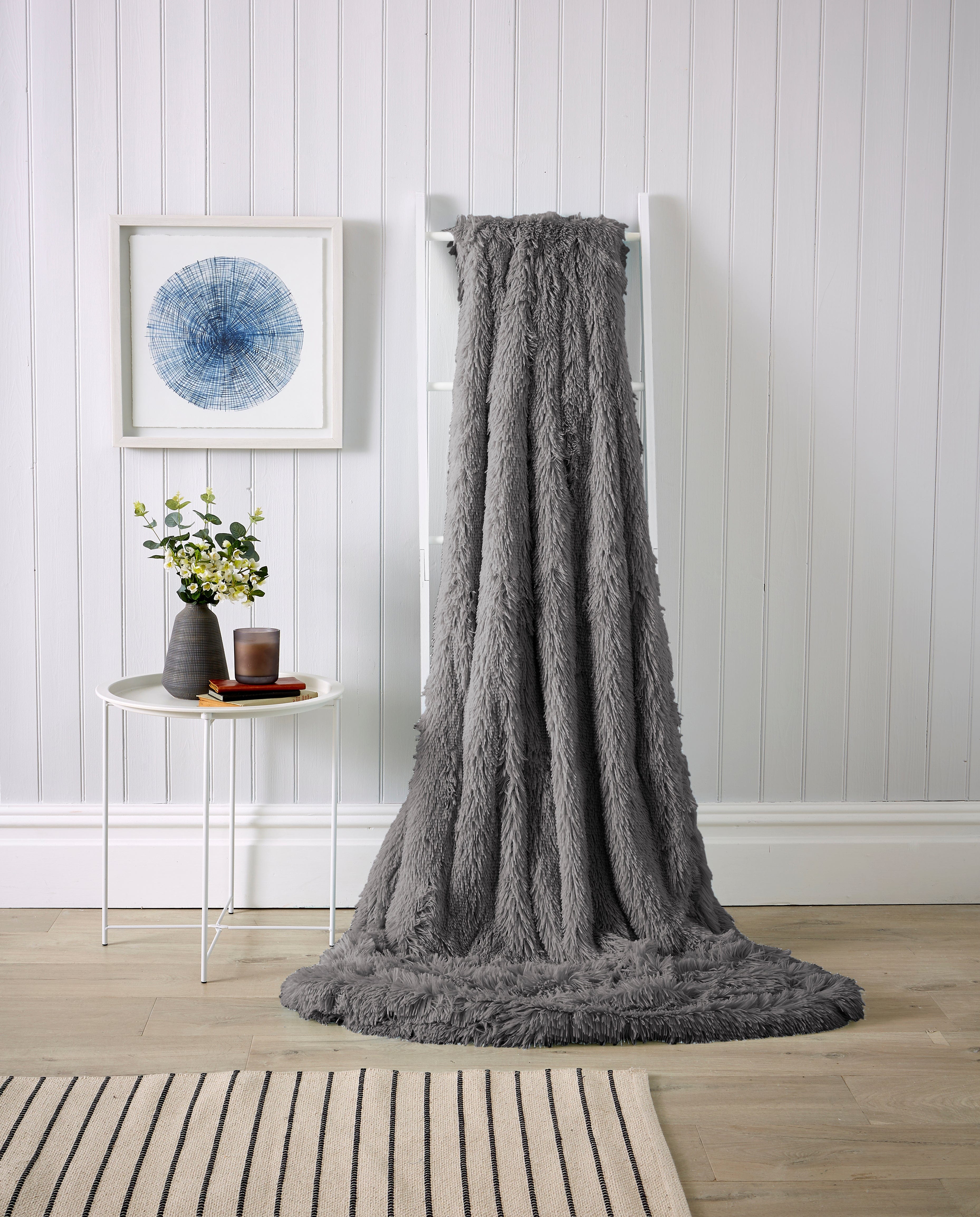 Olivia Rocco Snuggle and Cuddle Chunky Faux Fur Fleece Throw