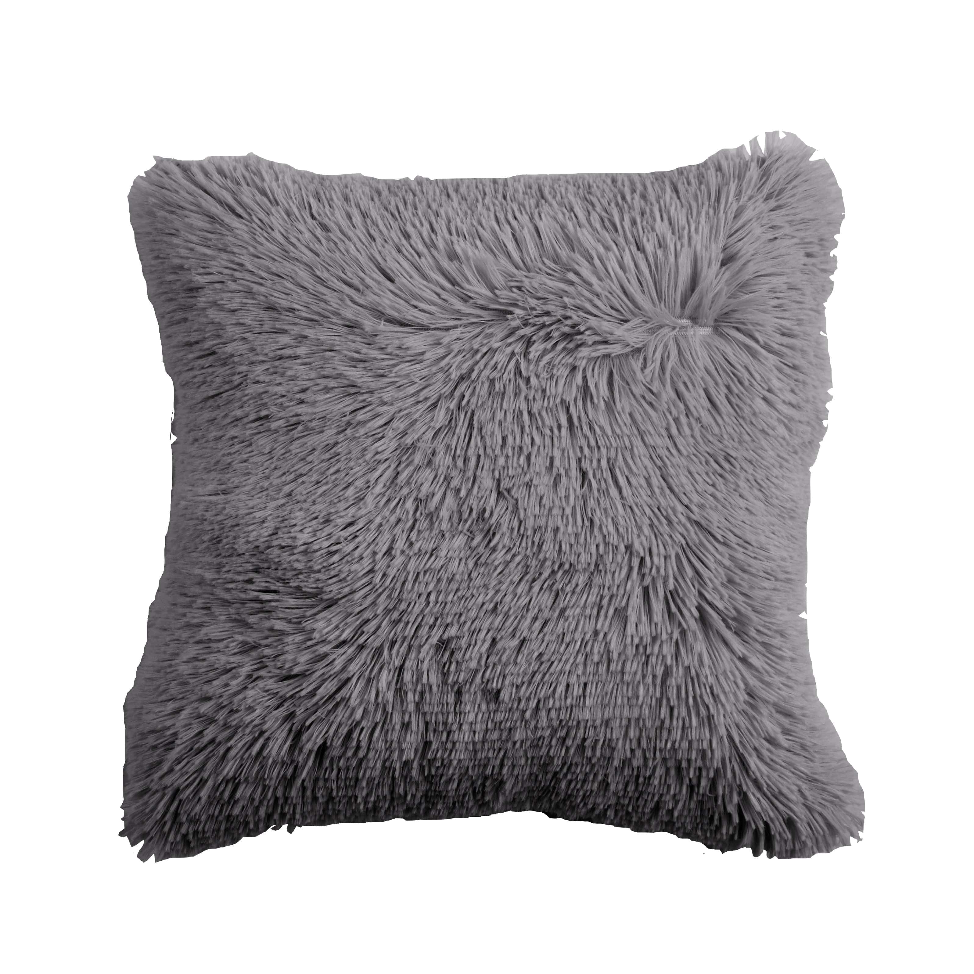 Olivia Rocco Snuggle and Cuddle Chunky Faux Fur Fleece Throw