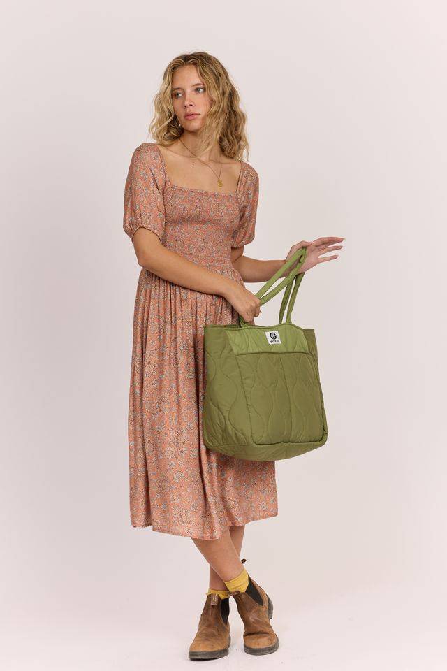 Sisstrevolution Women's Roam Free Quilted Tote Bag, Two Front Pockets